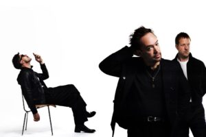 Mumford & Sons e Hozier Collab Rules Tabela de Airplay Alternativa para Adultos