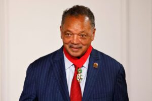 Rev. Jesse Jackson não está em aparelhos de suporte vital, apesar dos relatos, afirma a família