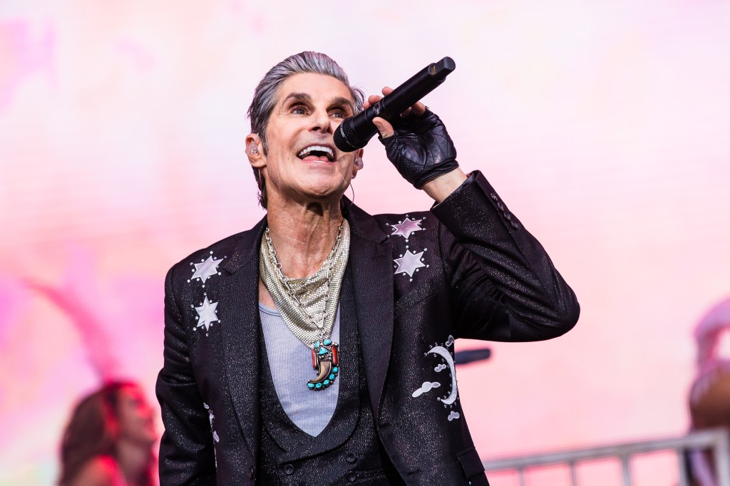 O vício de Jane sinaliza trégua após a explosão e ações judiciais de Perry Farrell