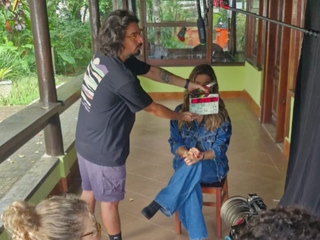 Cantora pop brasileira sucesso nos anos 2000 fará retorno à música em 2026; saiba quem!