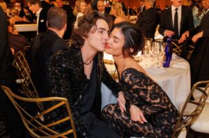 Timothée Chalamet agradece a Kylie Jenner durante a vitória no Critics Choice Awards