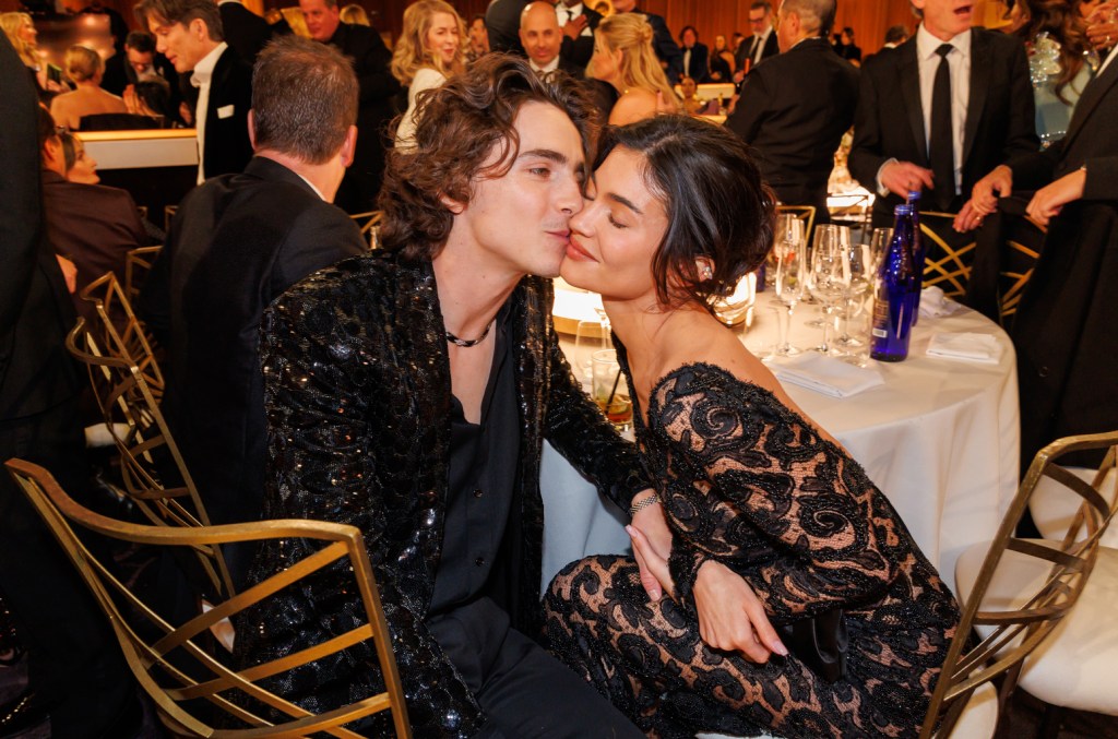 Timothée Chalamet agradece a Kylie Jenner durante a vitória no Critics Choice Awards