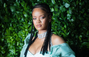 Casa de Rihanna em Beverly Hills foi atingida por tiros enquanto ela estava lá dentro