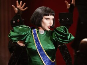 Lady Gaga destaca megashow em Copacabana ao comemorar 1 ano do "MAYHEM" em seu site