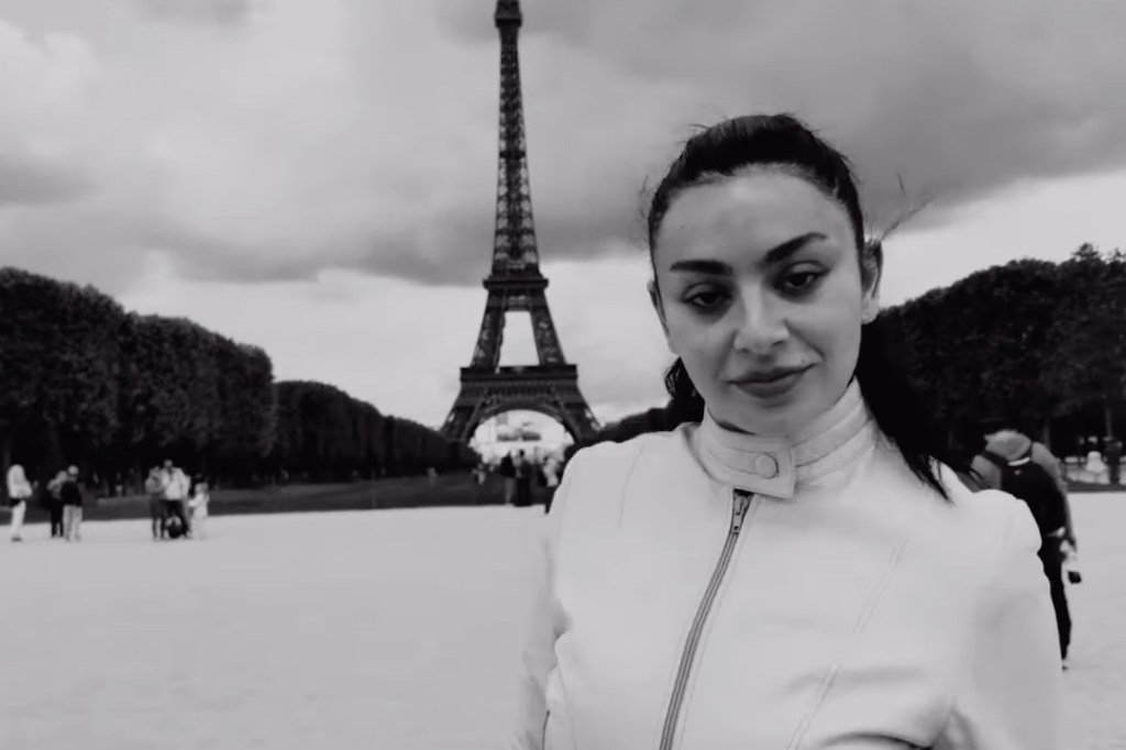 Charli xcx compartilha lado B de 'Playboy Bunny' para 'SS26'