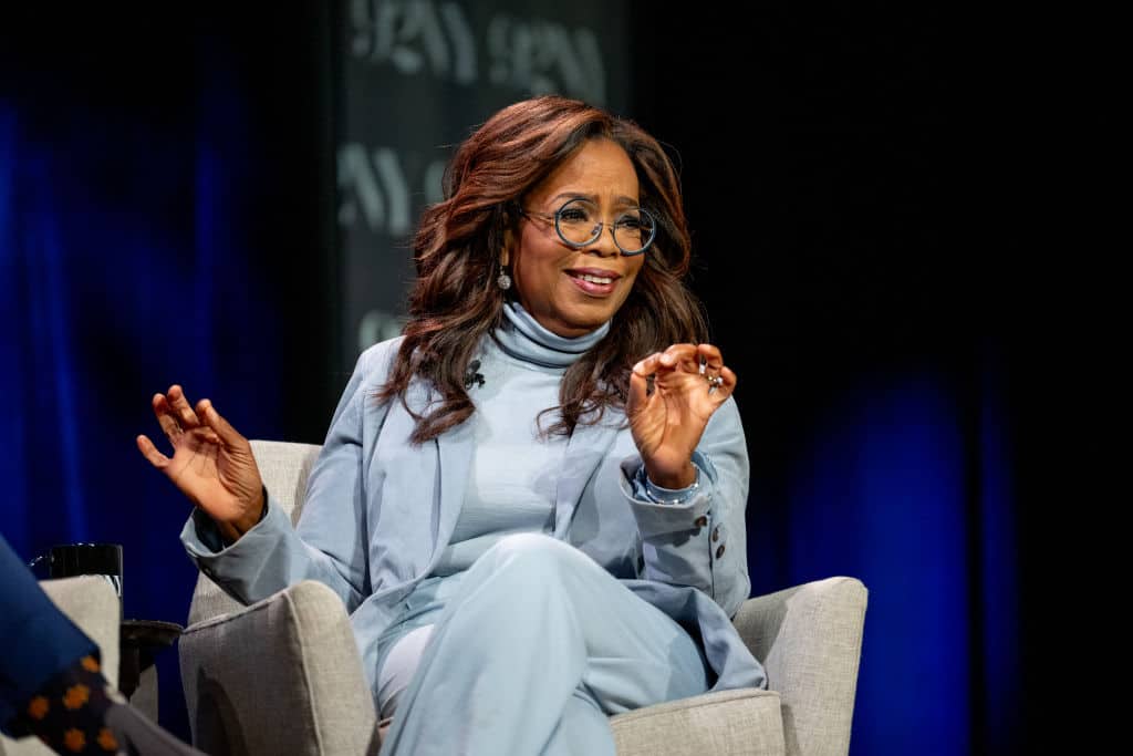Oprah Winfrey concorda em jantar com fã depois de pedir no meio da entrevista